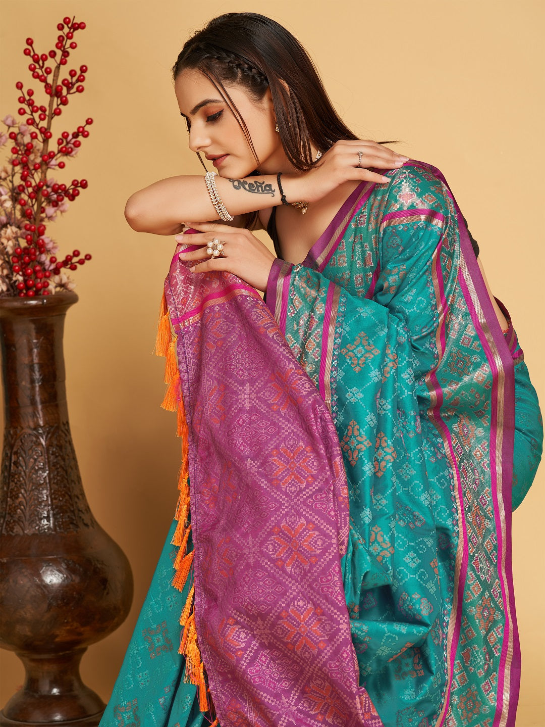 Women's Pure Patola Silk Zari Woven Patola Saree With Tassel Pallu & Blouse Piece - Wedding & Festive Wear Saree